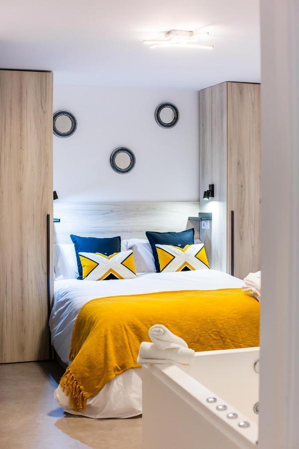 Apartamentos Hervas Suites Exterior photo